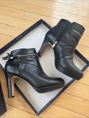 Adrienne Vittadini Black Leather Platform Ankle Booties with Side Zipper